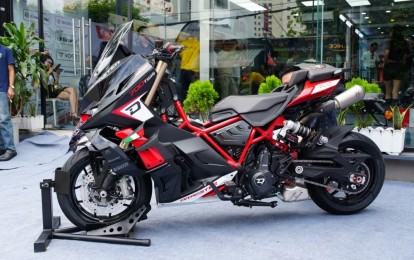 Mô tô lập dị Italjet Dragster 700 có giá 428 triệu đồng tại Việt Nam